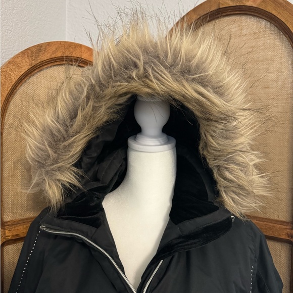 Gorgeous black ski type jacket - Picture 3 of 7